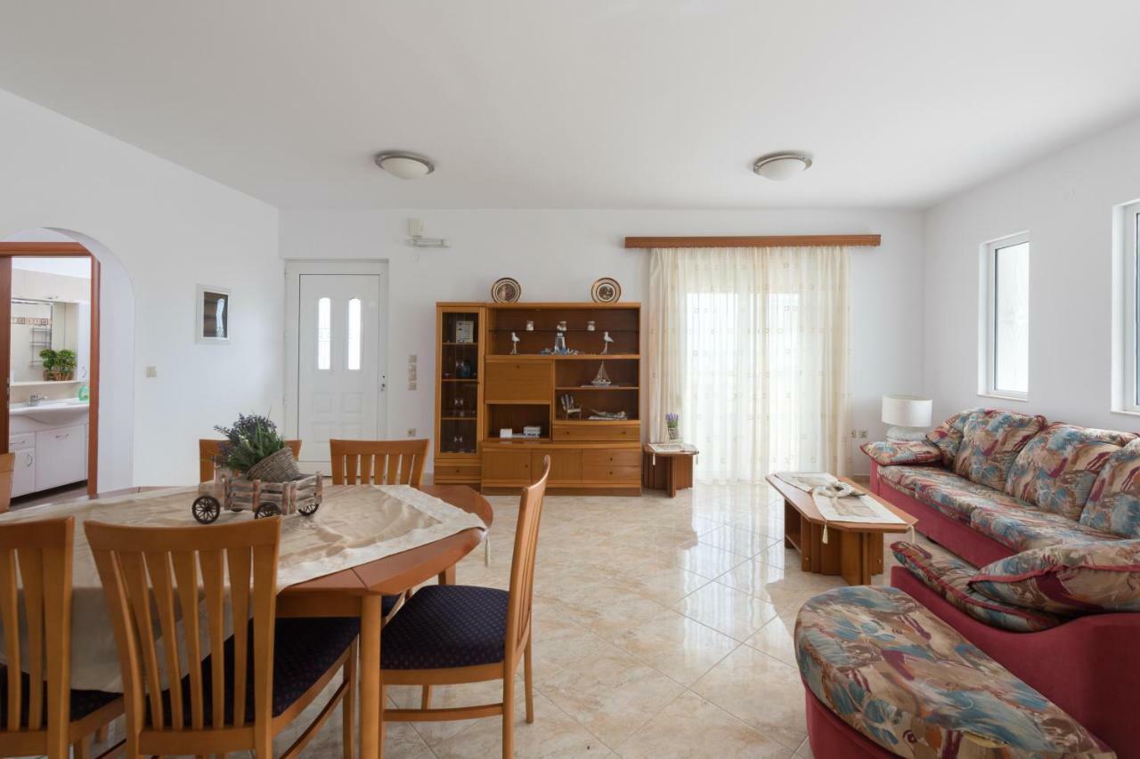 Sea Spirit Apartment อาฟานโท ภายนอก รูปภาพ